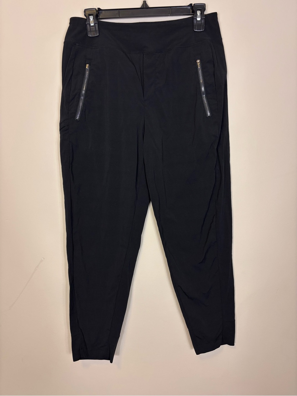 Athleta Women’s Black Tapered Leg Zip-Pocket Pants 6 P